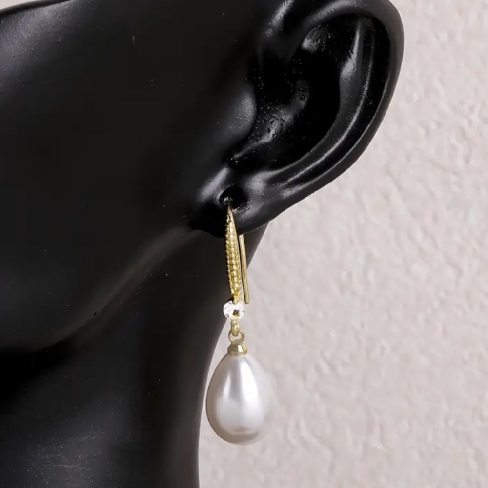 Exquisite 925 Pure Silver and White Pearl Drop Earrings